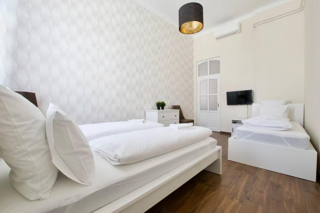 Premium Apartment By Hi5-Vaci Str. 3 Bedroom Budapest Exterior photo
